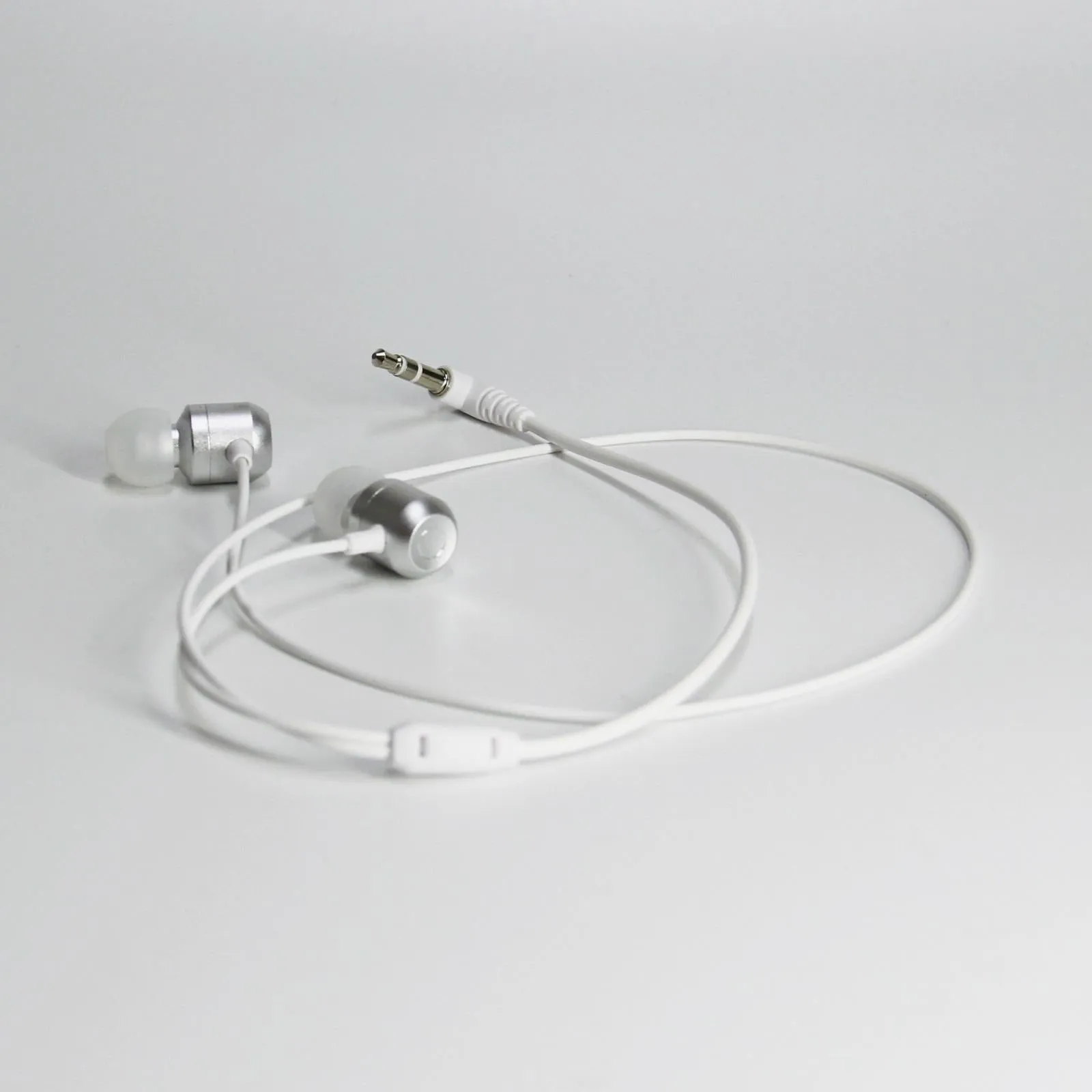 Aluminum 3.5mm Earbuds for Meta Quest 2 - Compact and Durable