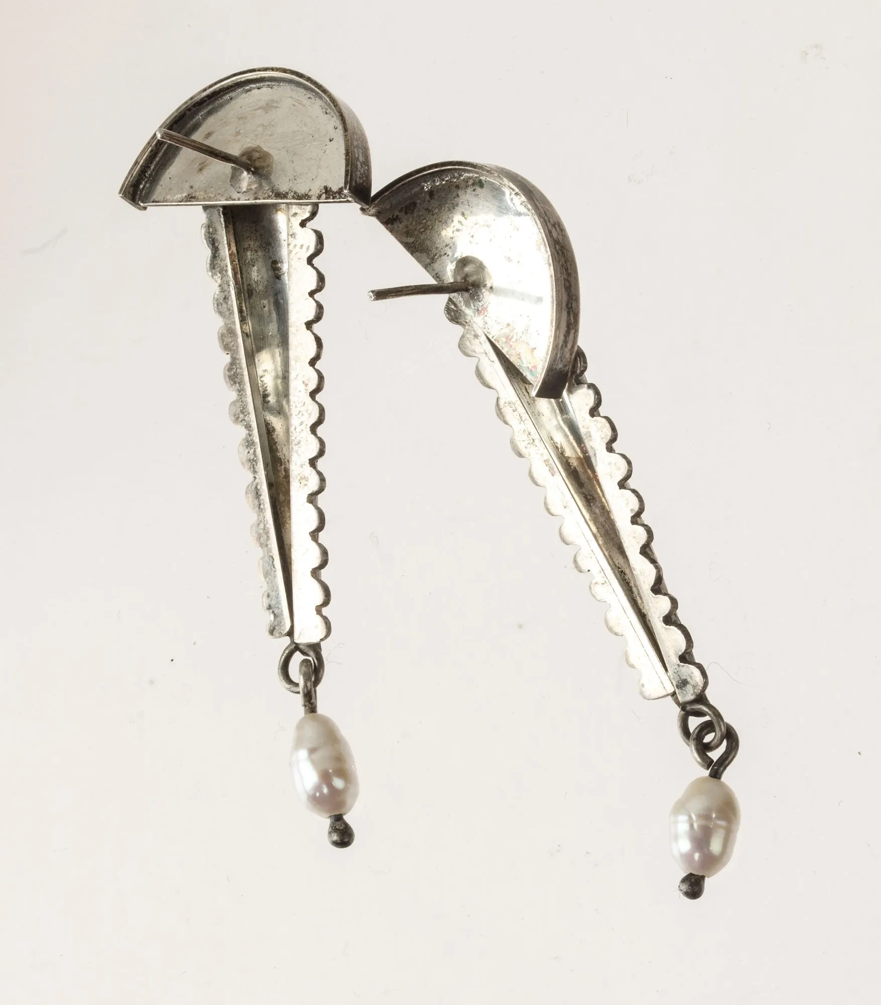 Pearl and Silver Articulated Earrings, artisan signed . j-ervs896cs