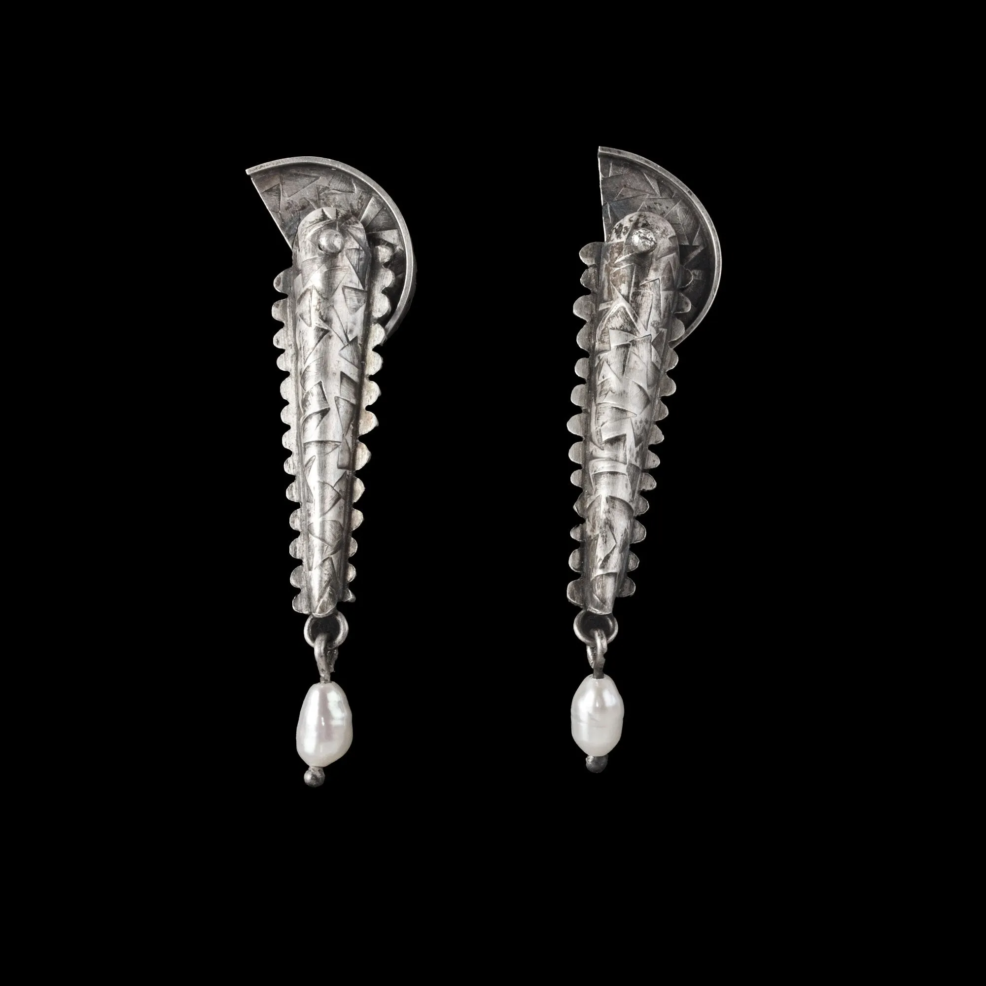 Pearl and Silver Articulated Earrings, artisan signed . j-ervs896cs